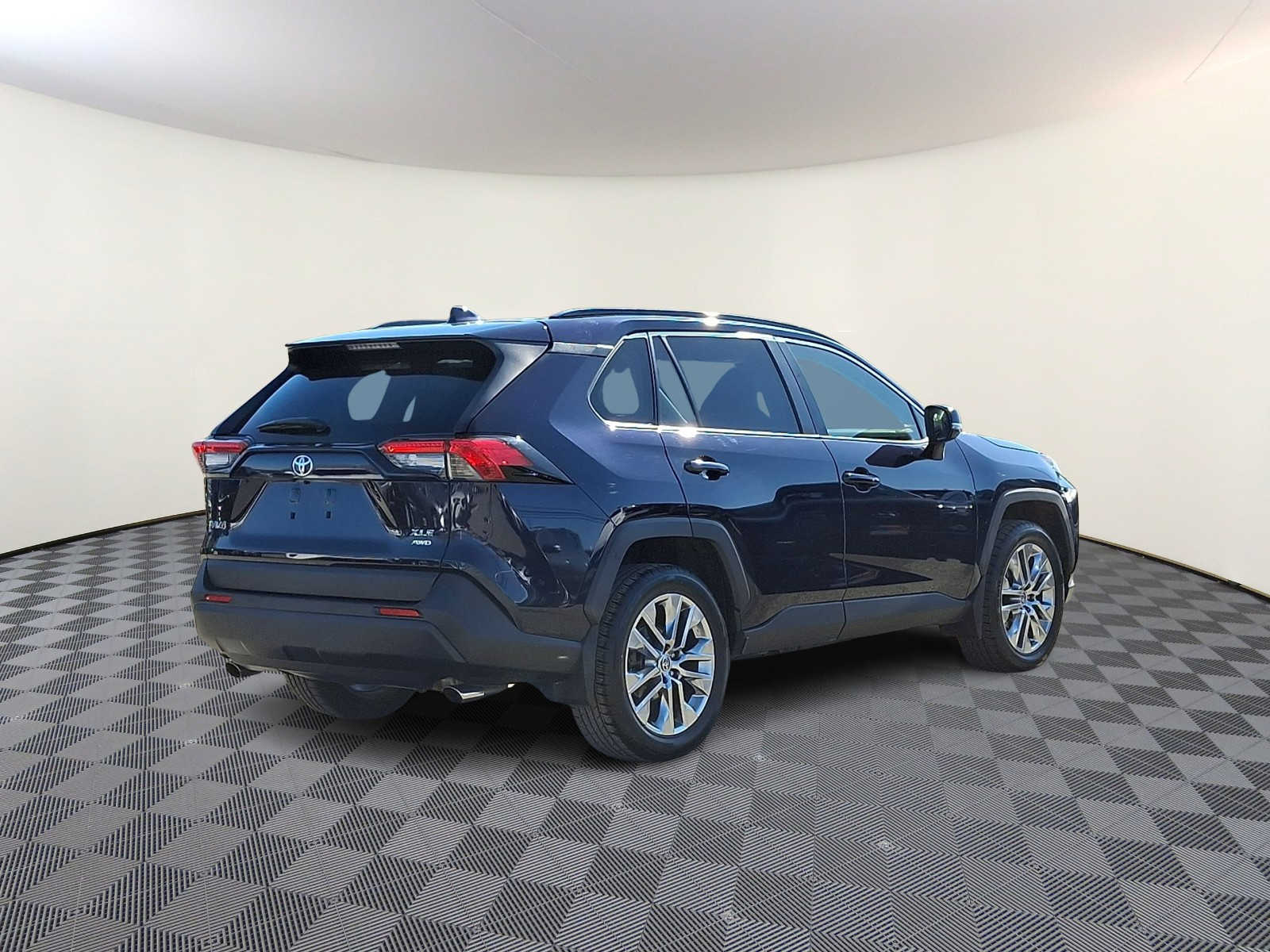 Thumbnail: 2021 Toyota RAV4 - 6