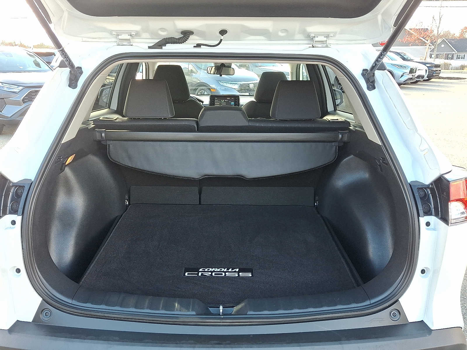 Thumbnail: 2022 Toyota Corolla Cross - 31