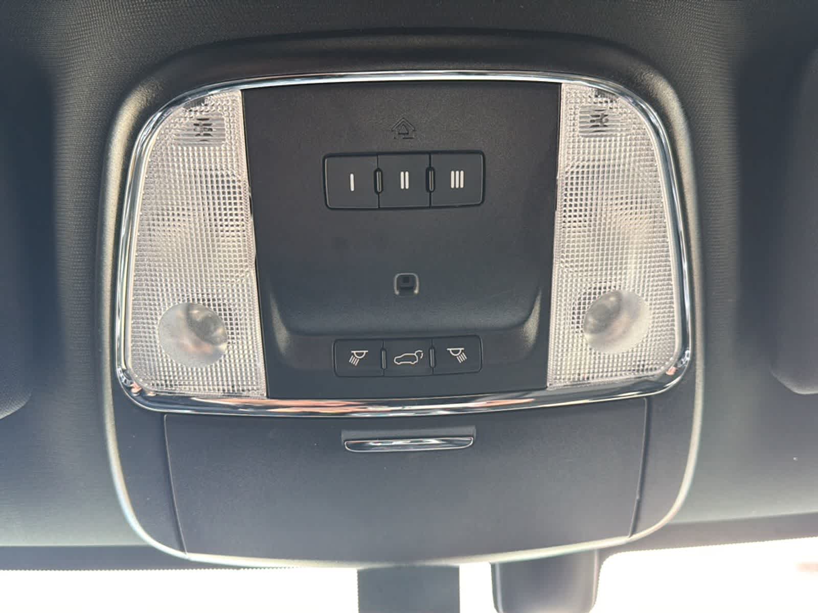 Thumbnail: 2021 Jeep Grand Cherokee - 17