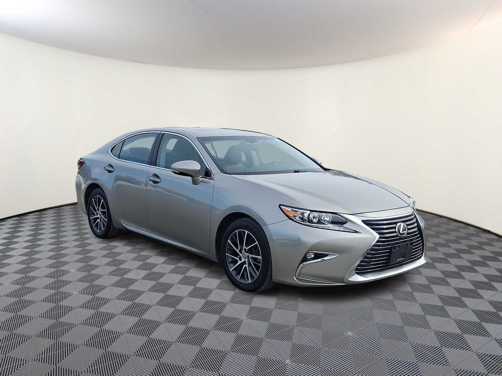 Thumbnail: 2016 Lexus ES - 4