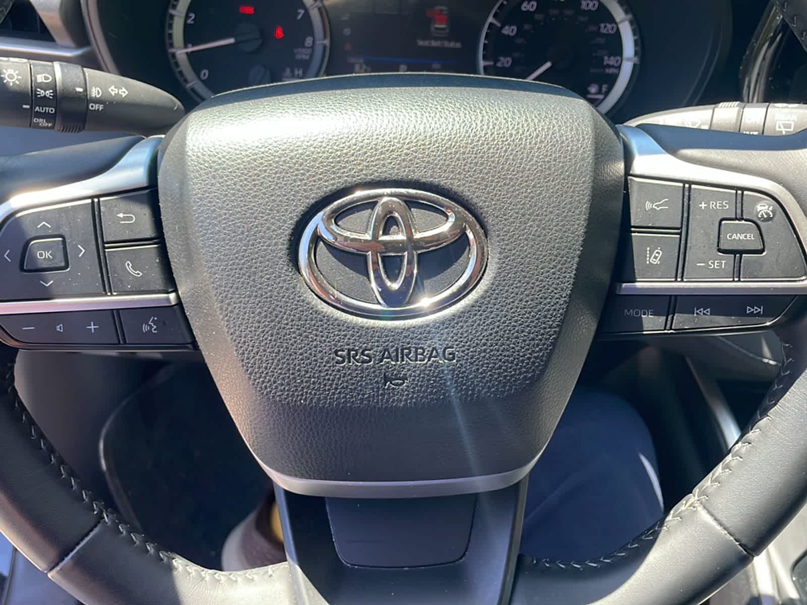 Thumbnail: 2023 Toyota Highlander - 16