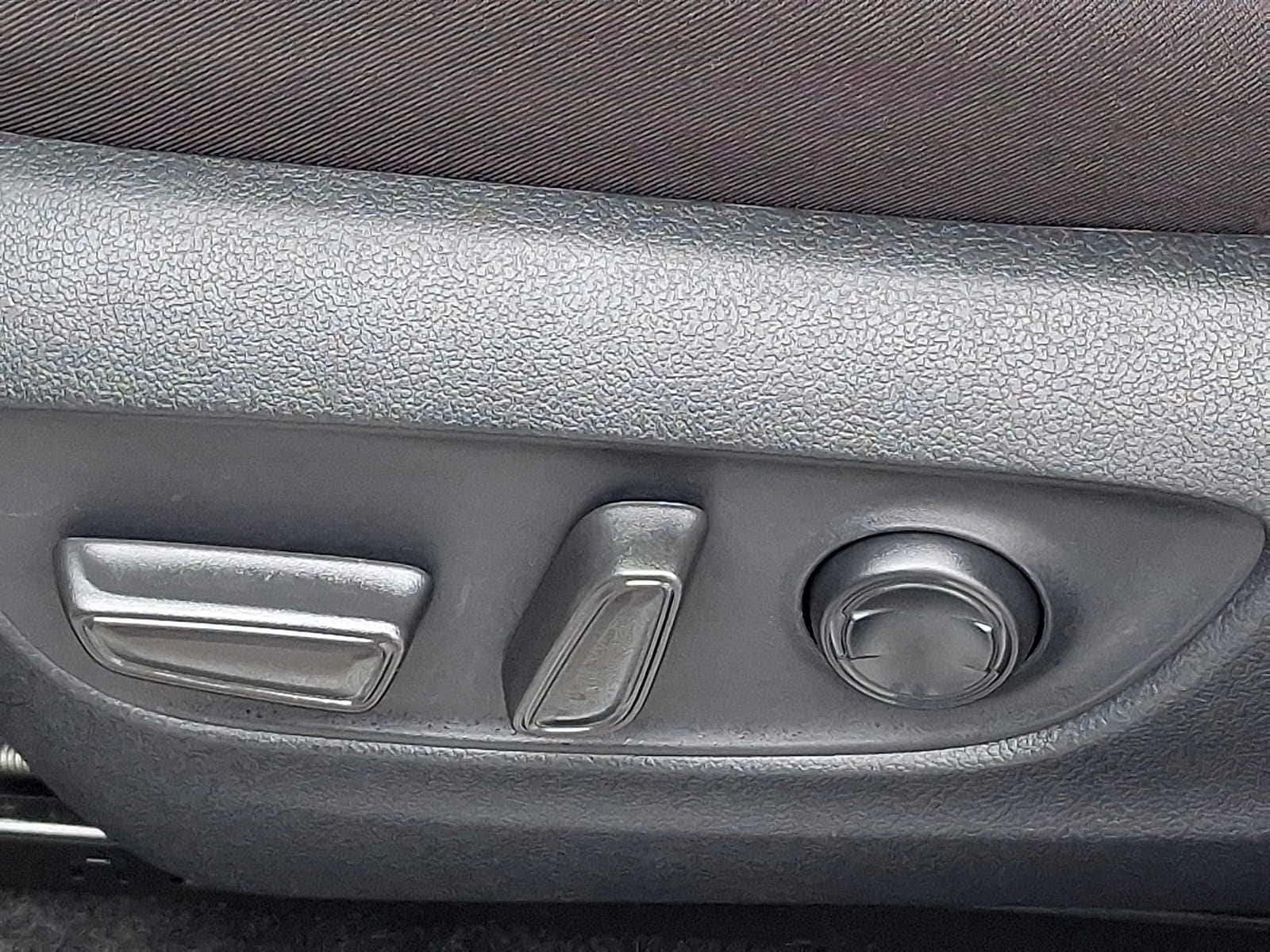 Thumbnail: 2025 Toyota RAV4 - 29