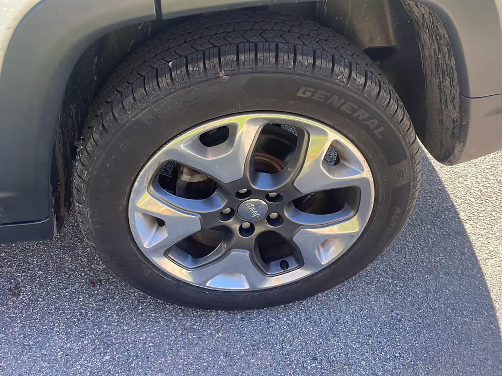 Thumbnail: 2019 Jeep Compass - 21