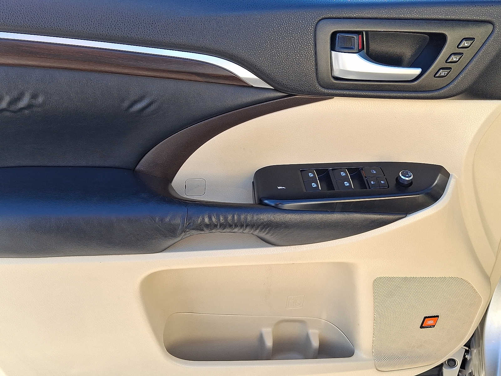 Thumbnail: 2015 Toyota Highlander - 13