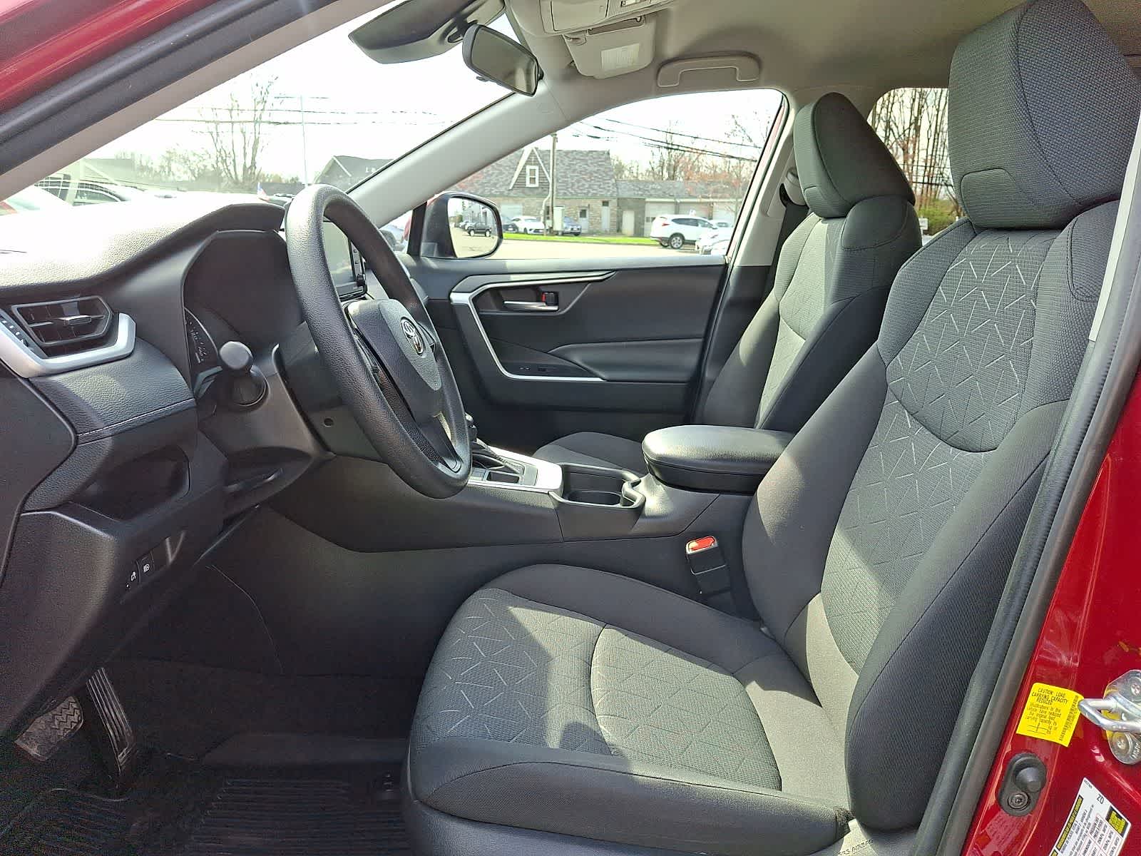 Thumbnail: 2021 Toyota RAV4 - 16