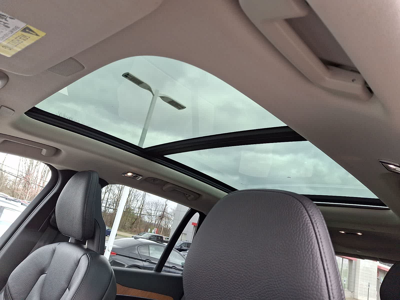 Thumbnail: 2022 Volvo XC90 - 14