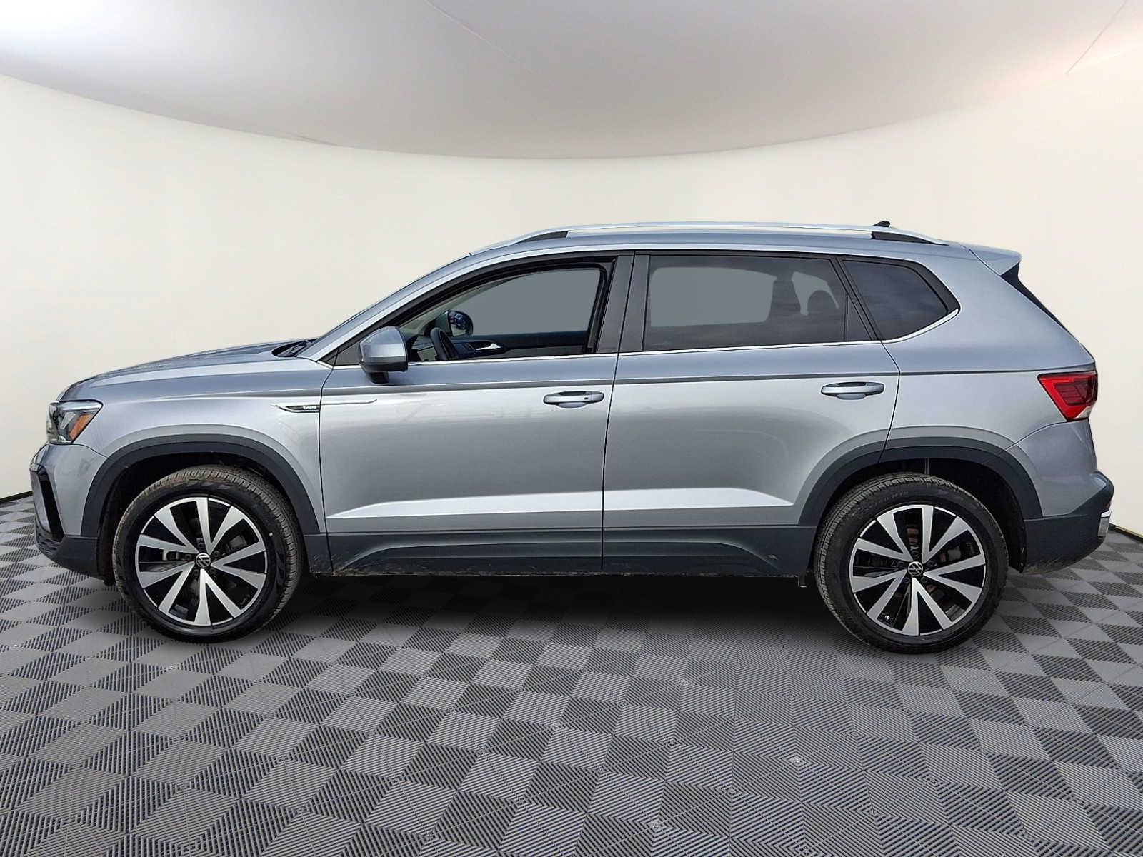 Thumbnail: 2022 Volkswagen Taos - 8