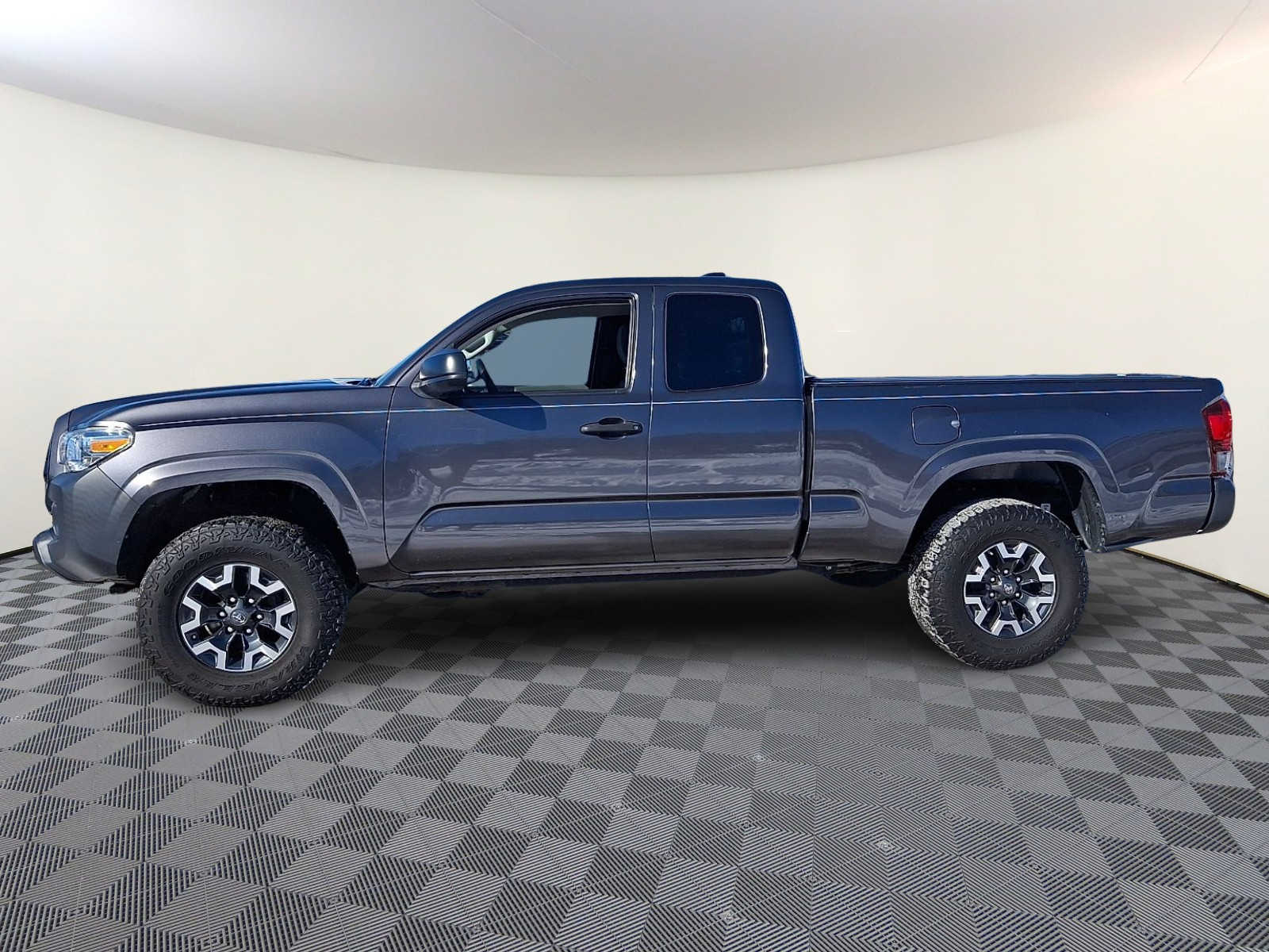 Thumbnail: 2021 Toyota Tacoma - 10