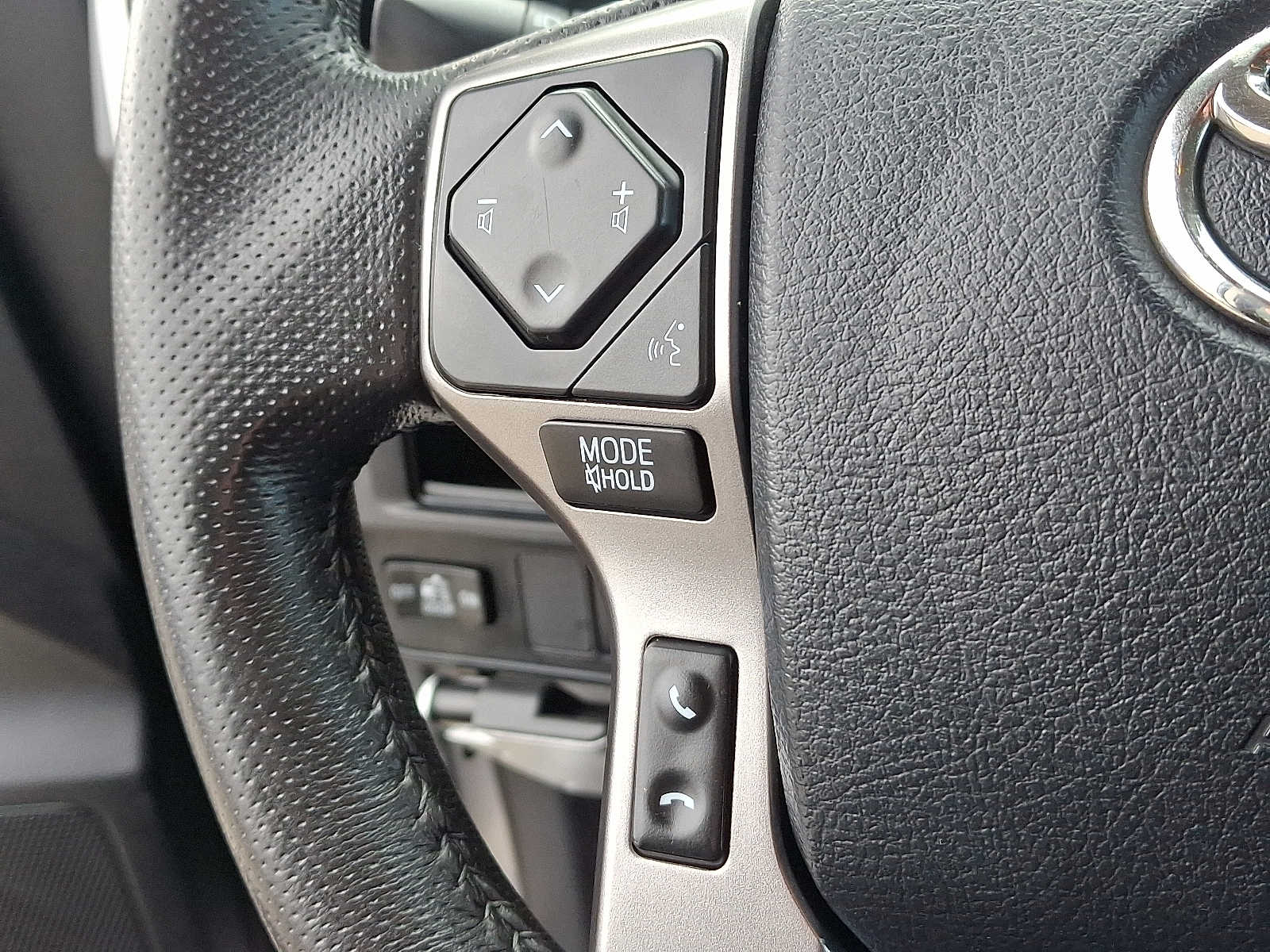 Thumbnail: 2018 Toyota Tacoma - 19