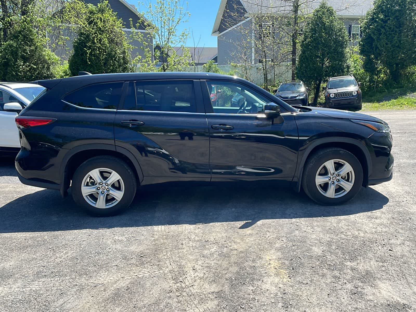 Thumbnail: 2023 Toyota Highlander - 10