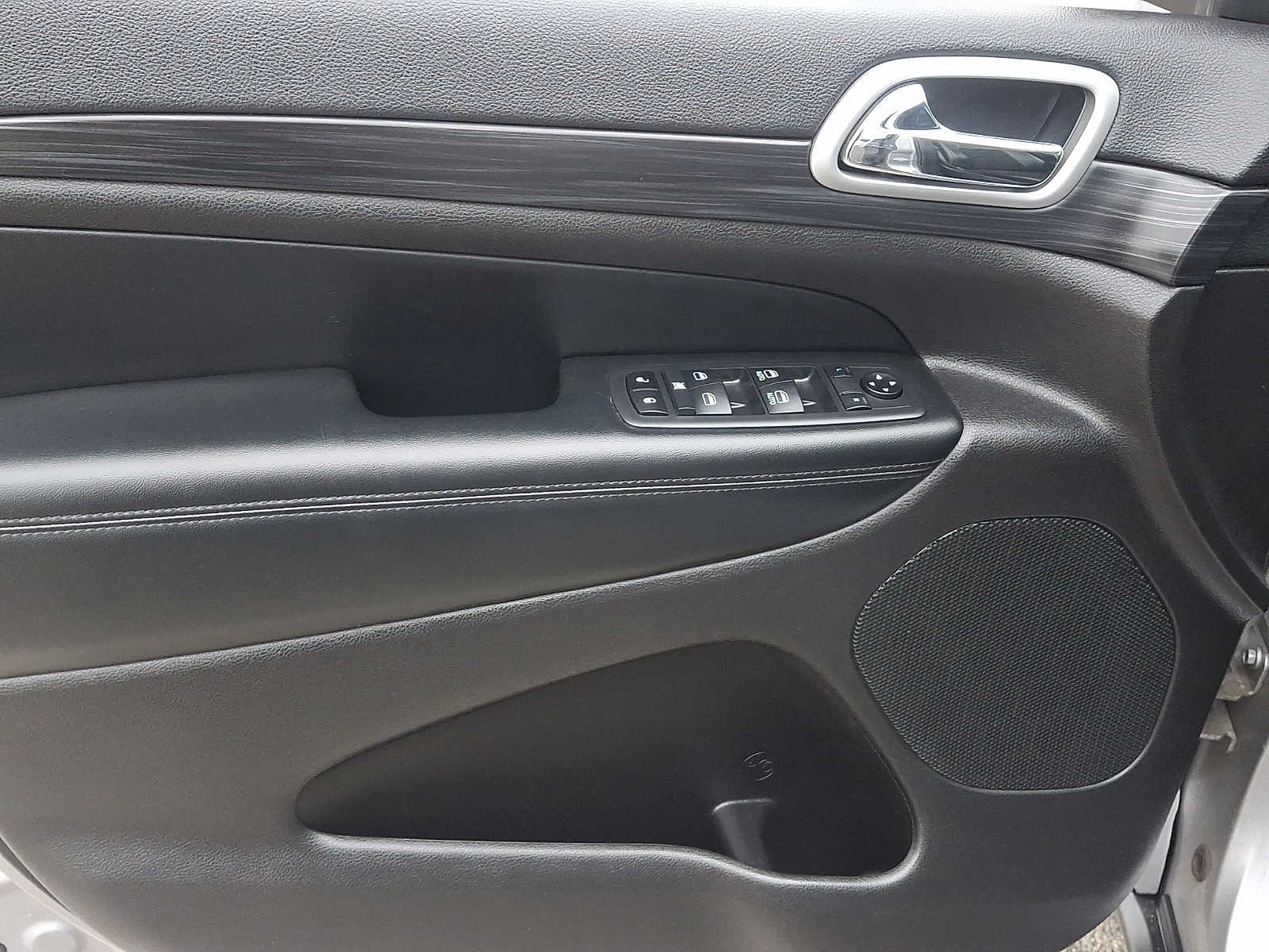 Thumbnail: 2020 Jeep Grand Cherokee - 13