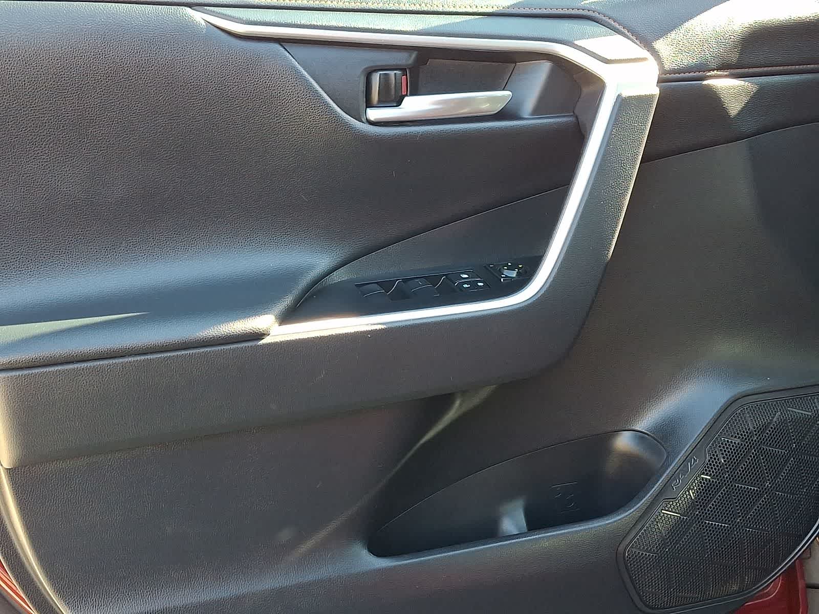 Thumbnail: 2019 Toyota RAV4 - 15