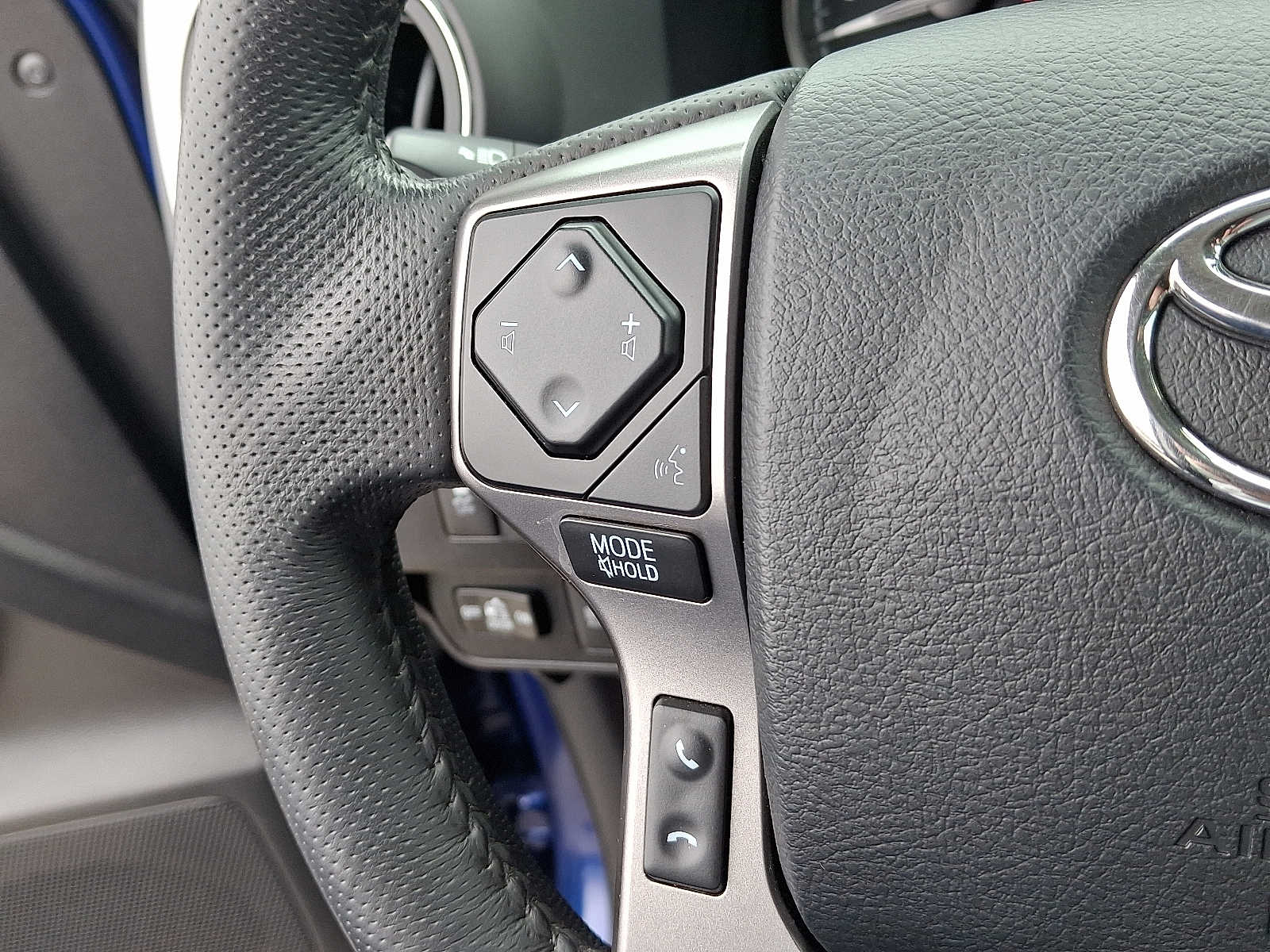 Thumbnail: 2023 Toyota Tacoma - 23