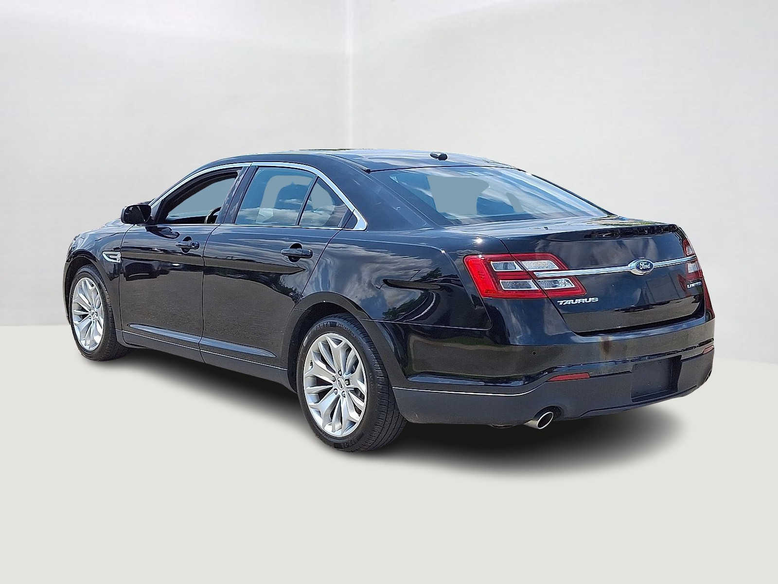 Thumbnail: 2016 Ford Taurus - 7