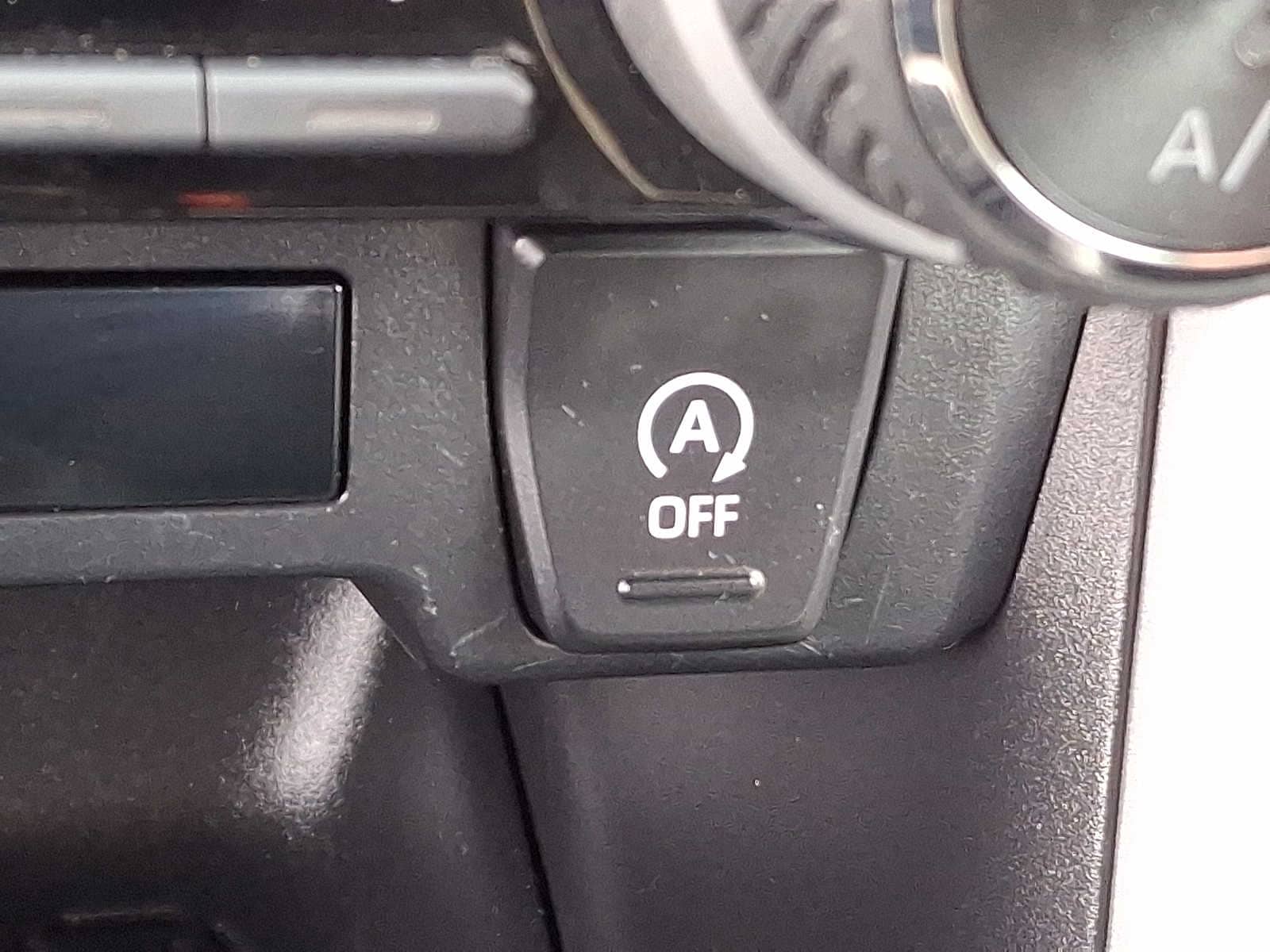 Thumbnail: 2020 Toyota RAV4 - 27