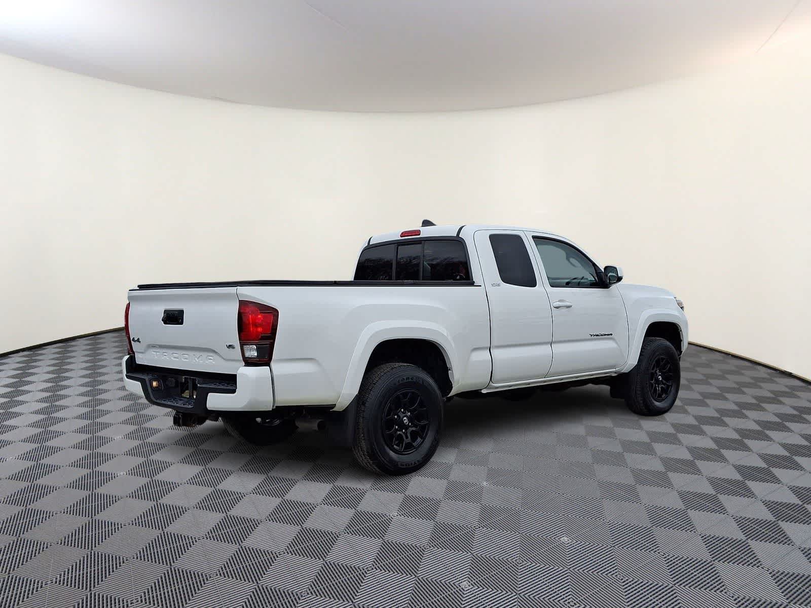 Thumbnail: 2022 Toyota Tacoma - 6