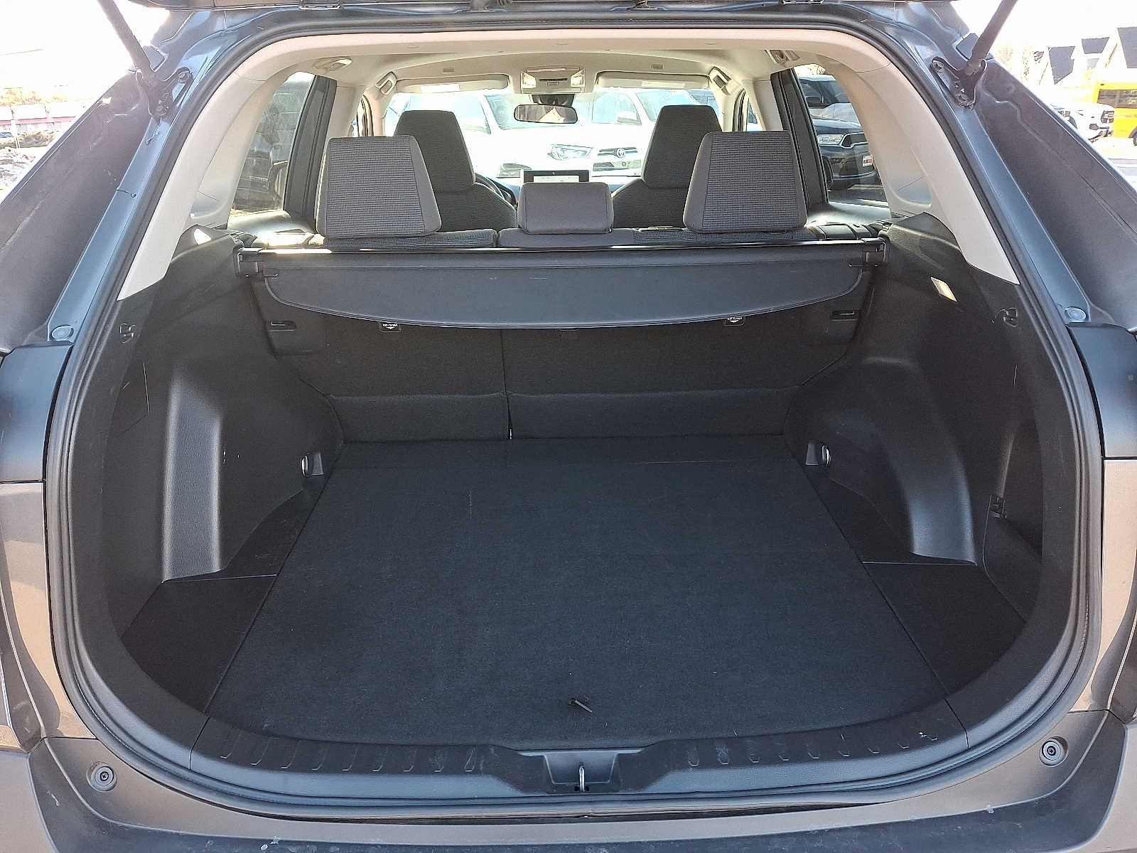 Thumbnail: 2023 Toyota RAV4 - 21