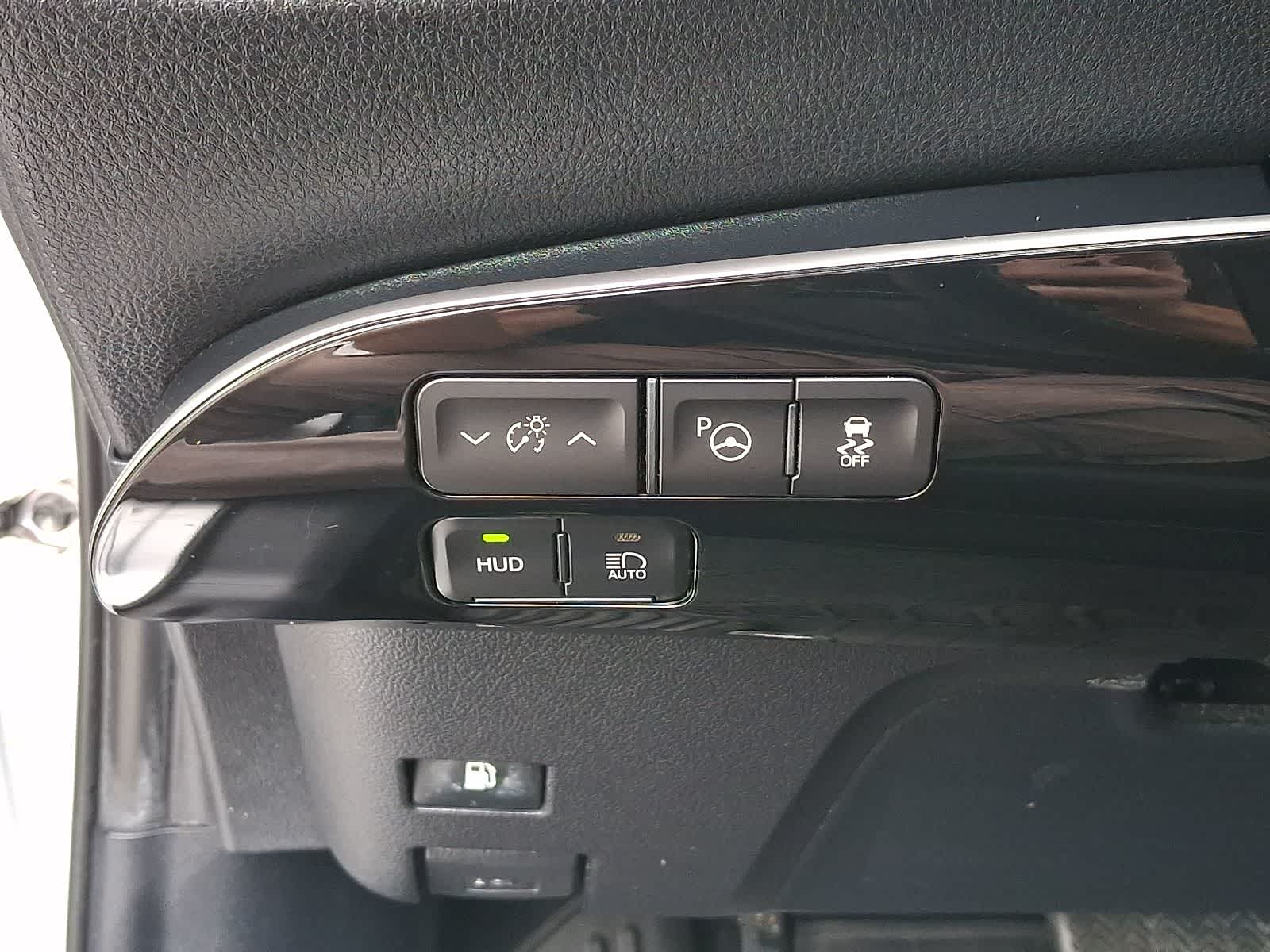 Thumbnail: 2019 Toyota Prius - 30