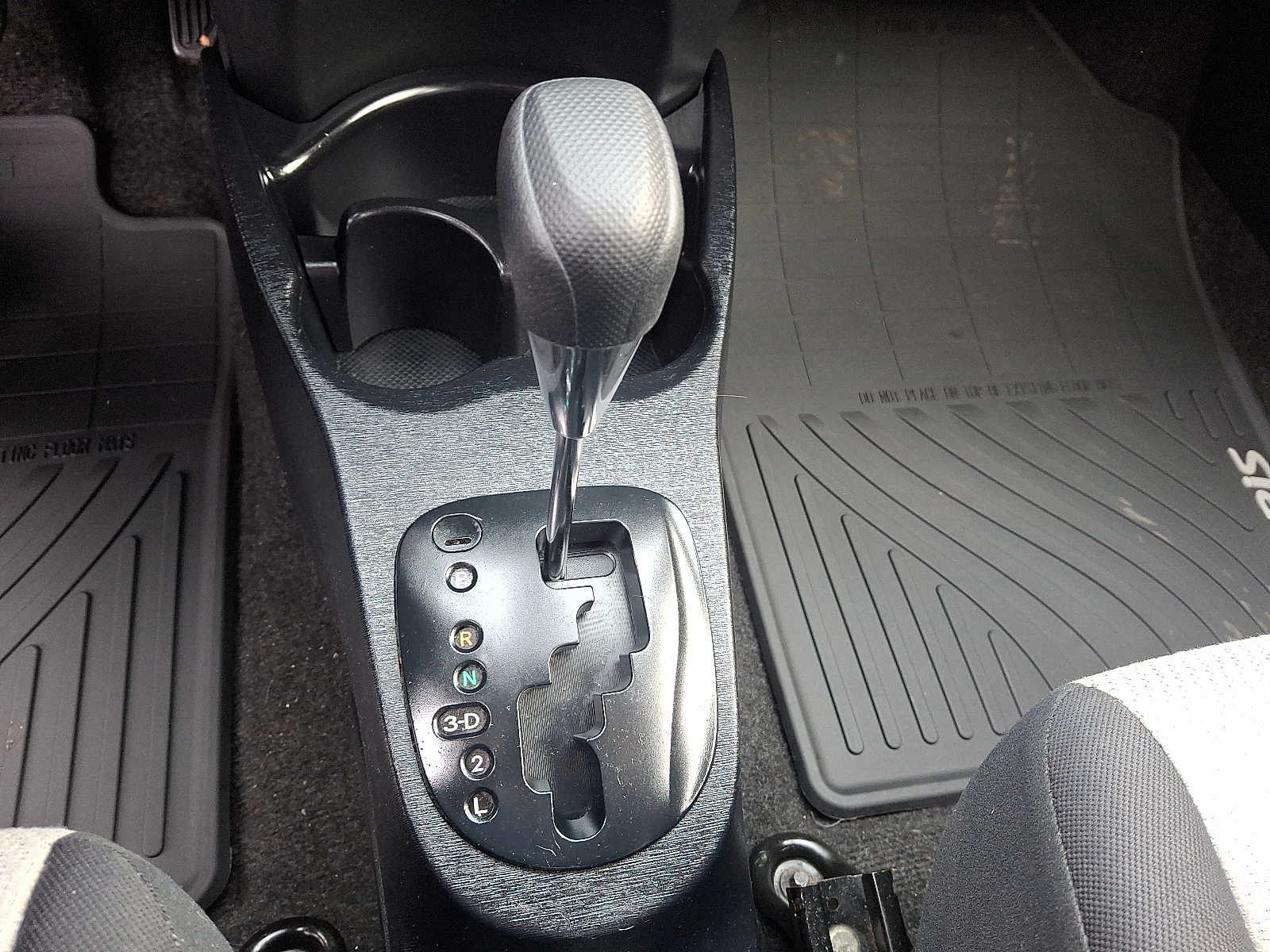 Thumbnail: 2014 Toyota Yaris - 16