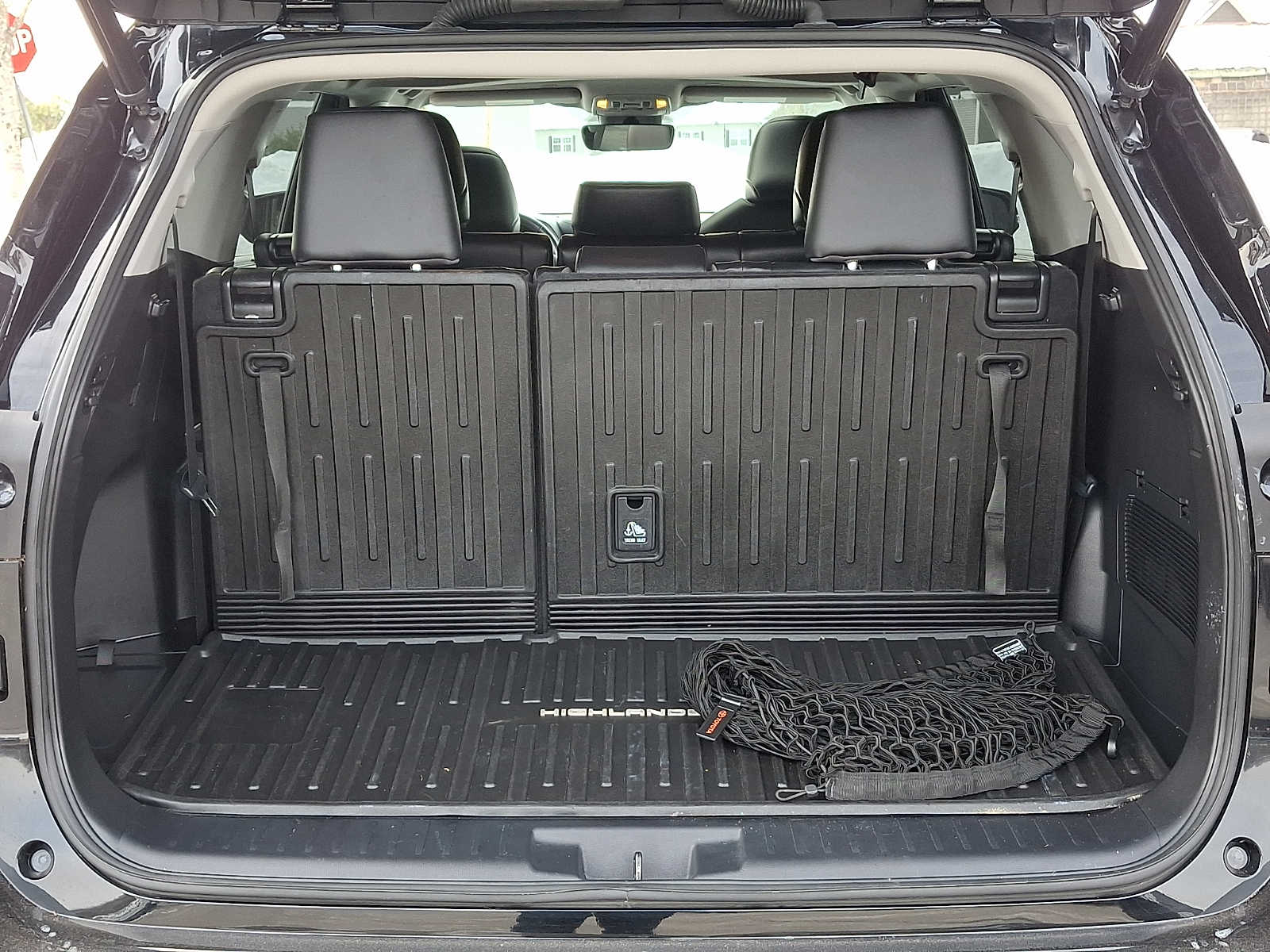 Thumbnail: 2023 Toyota Highlander - 32