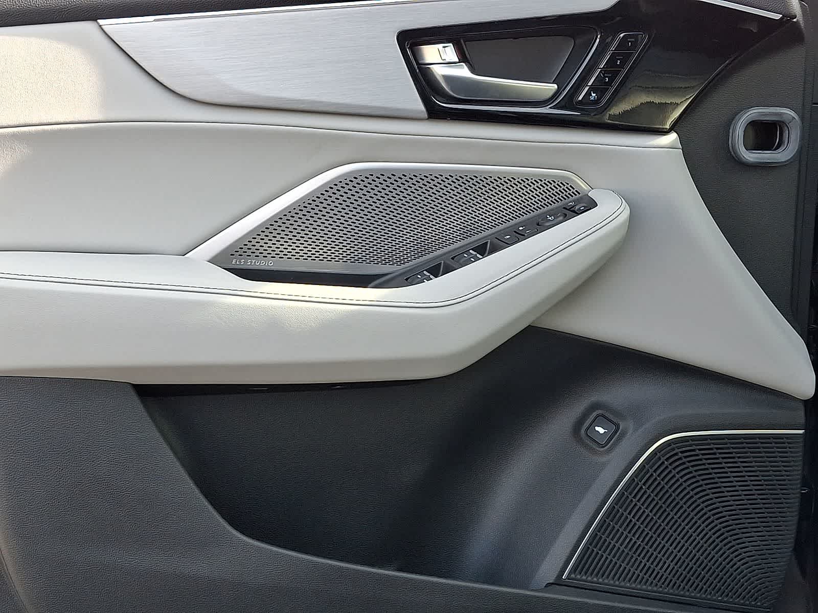 Thumbnail: 2023 Acura MDX - 15