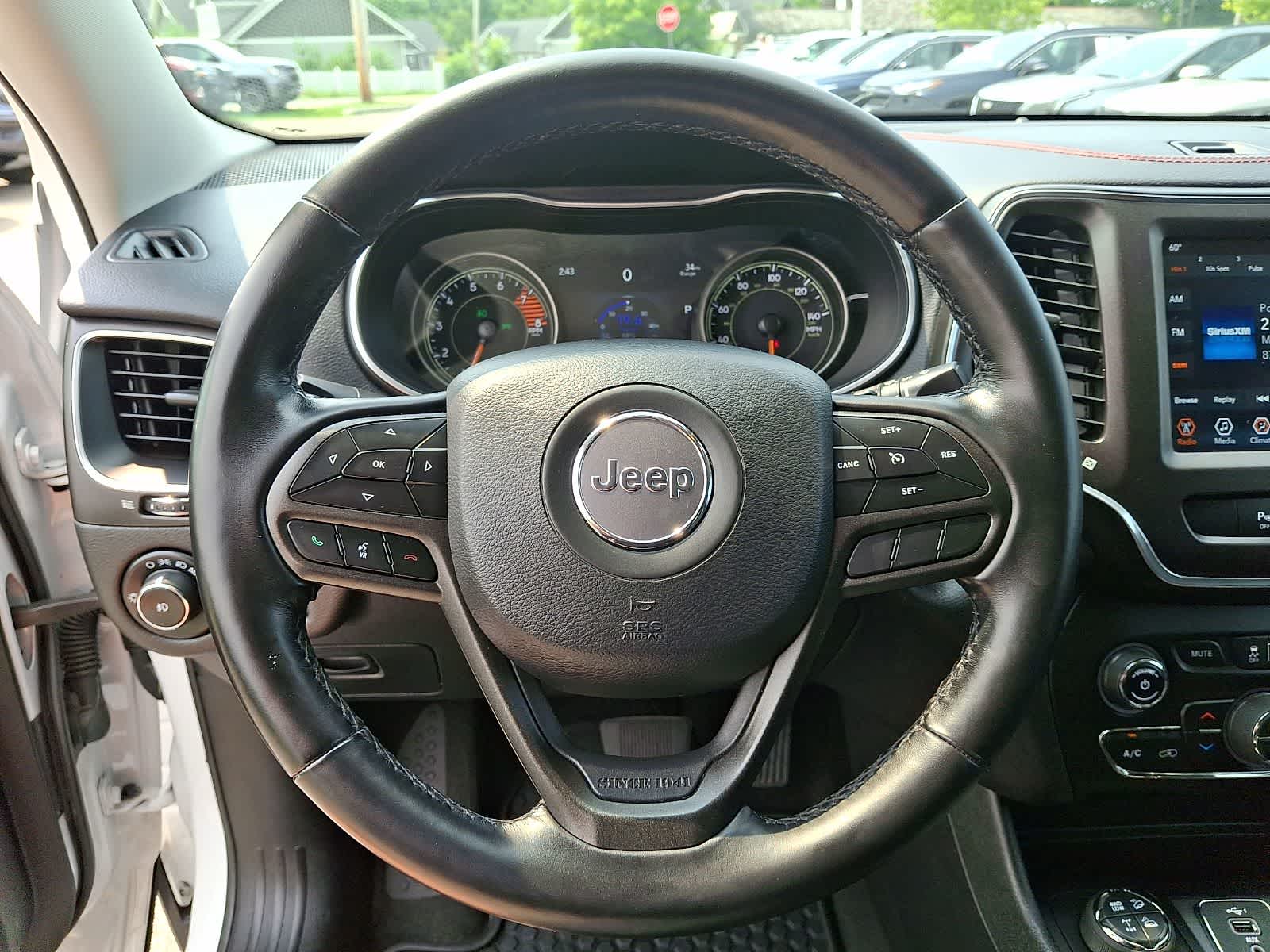 Thumbnail: 2021 Jeep Cherokee - 21