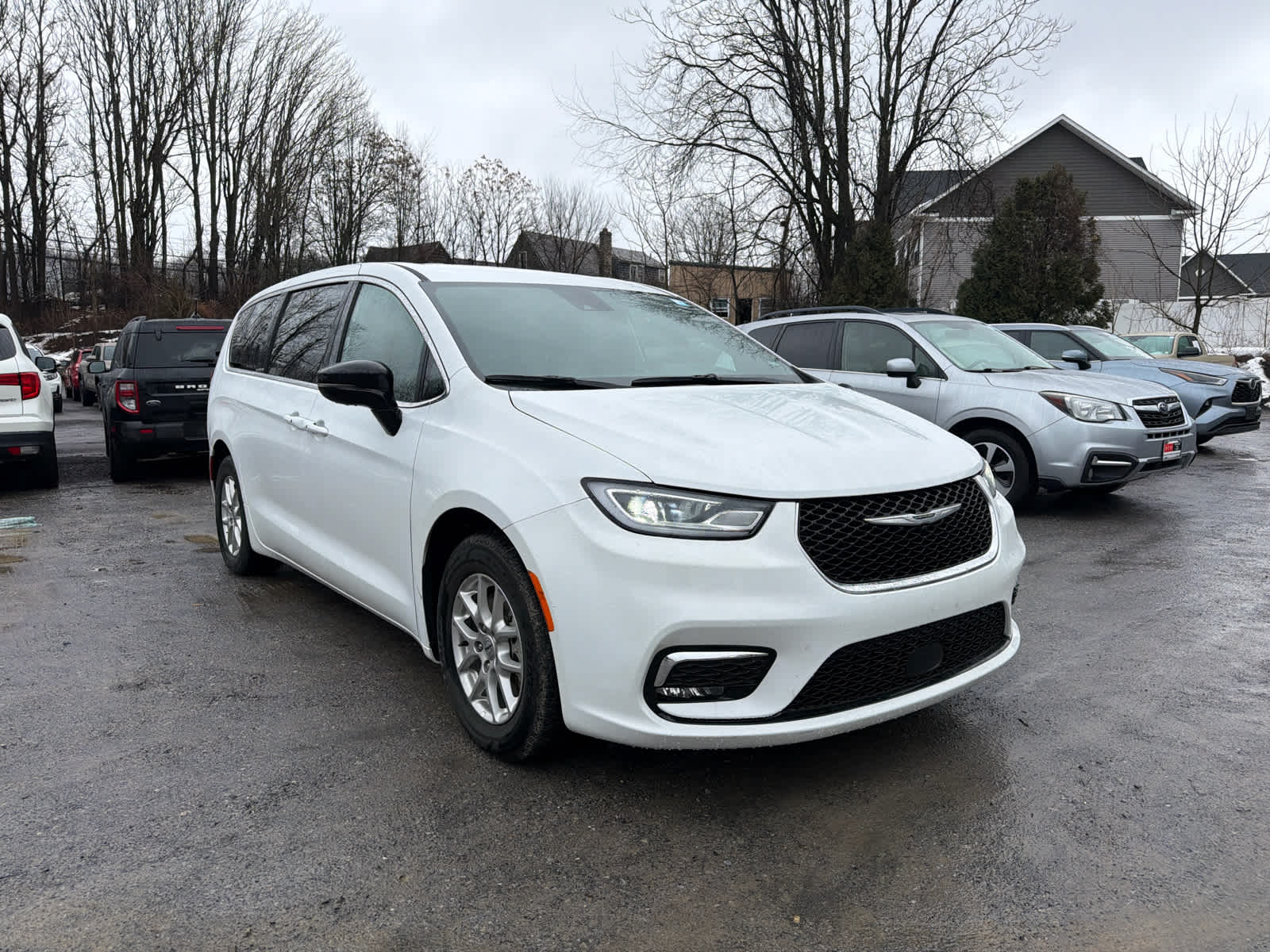 Thumbnail: 2025 Chrysler Pacifica - 3