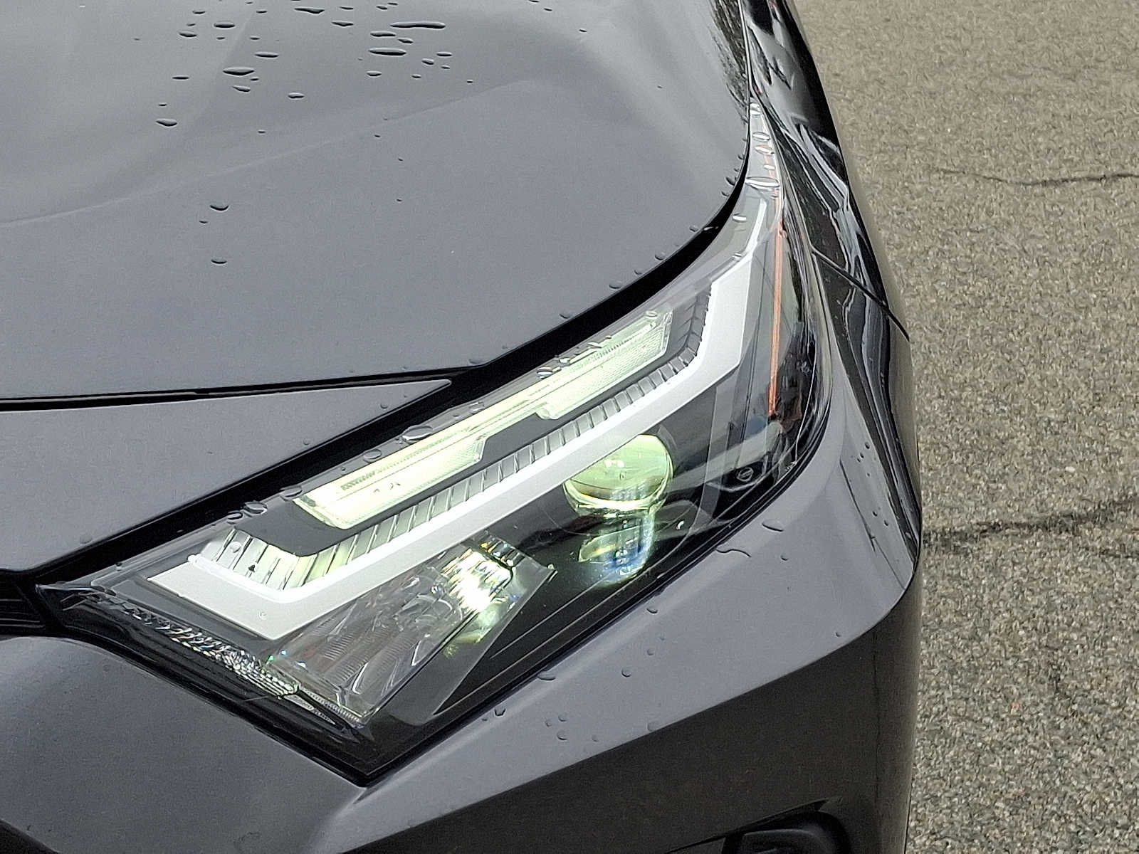 Thumbnail: 2022 Toyota RAV4 - 12