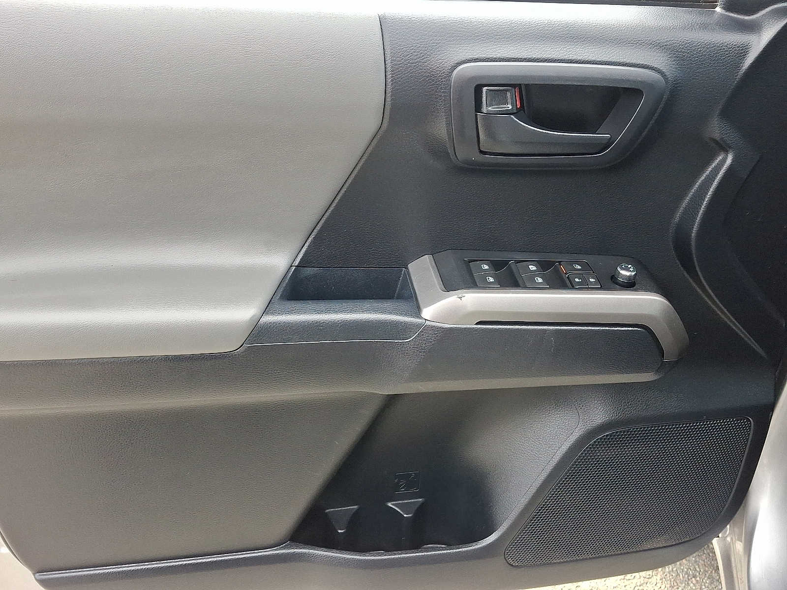 Thumbnail: 2018 Toyota Tacoma - 12