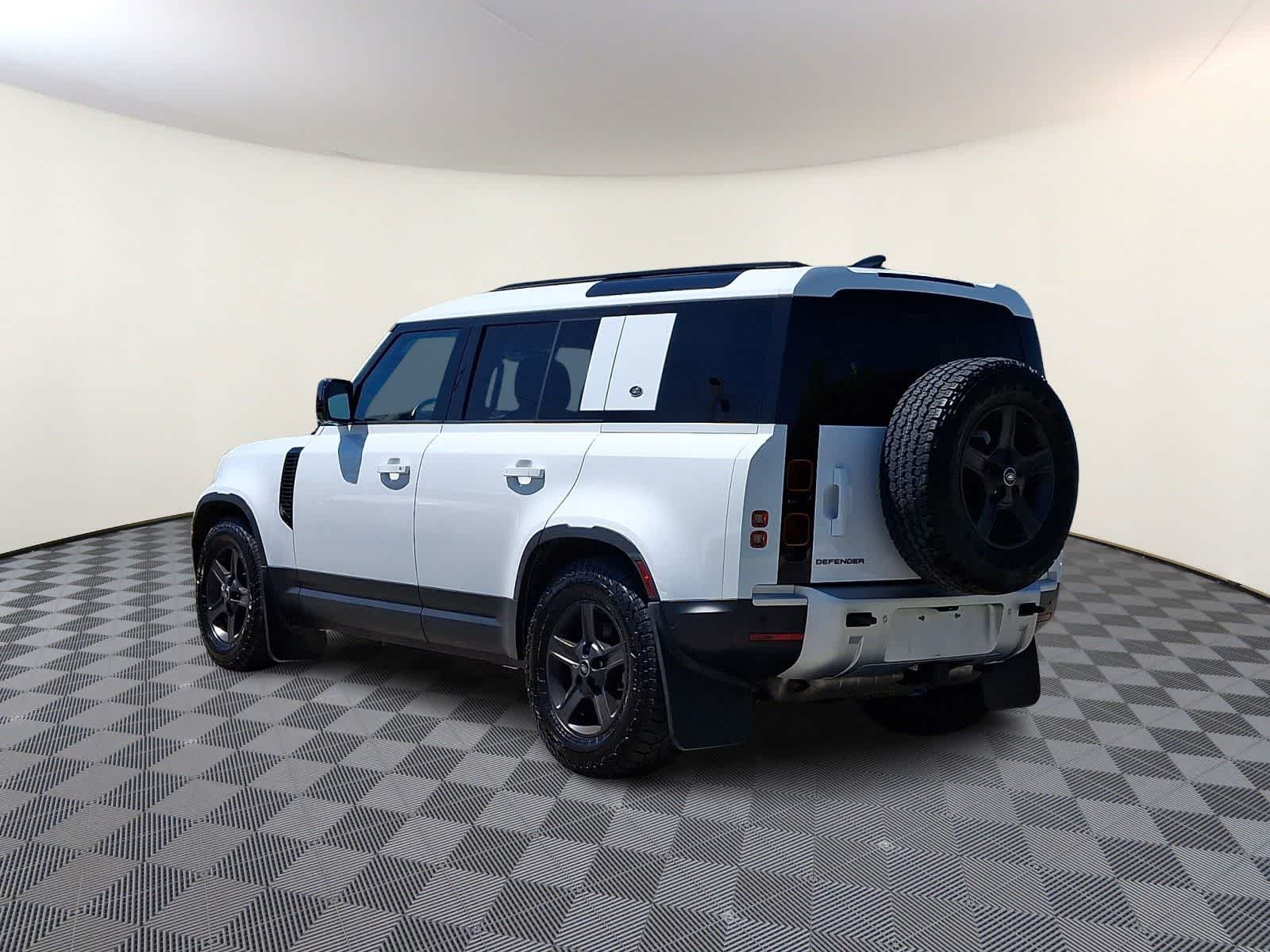 Thumbnail: 2022 Land Rover Defender - 7