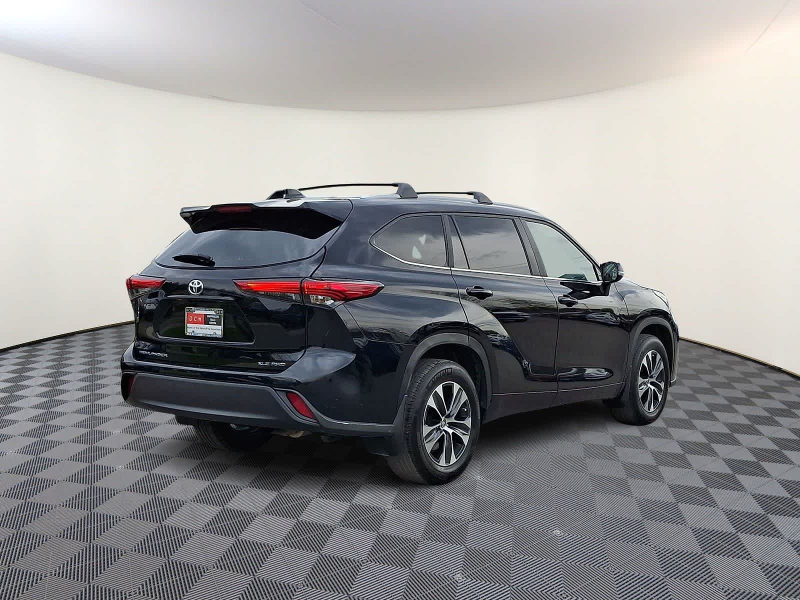 Thumbnail: 2023 Toyota Highlander - 6