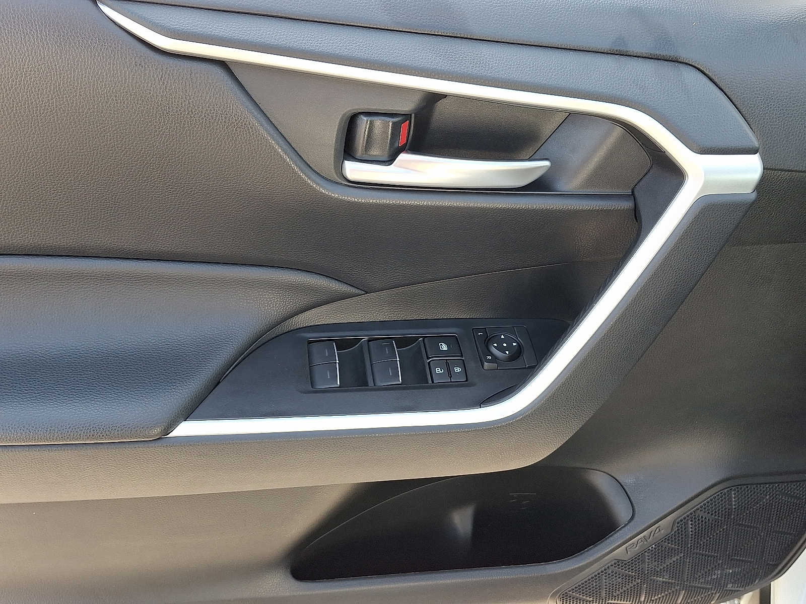 Thumbnail: 2024 Toyota RAV4 - 15