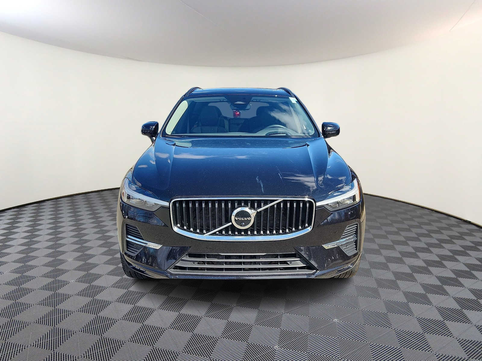 Thumbnail: 2022 Volvo XC60 - 3