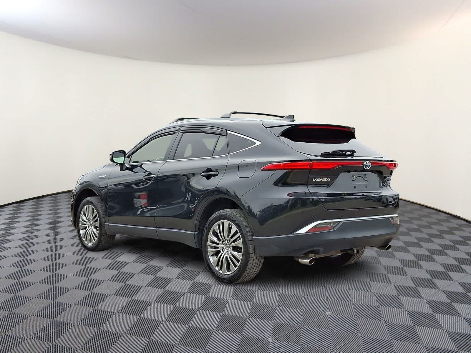 Thumbnail: 2021 Toyota Venza - 9