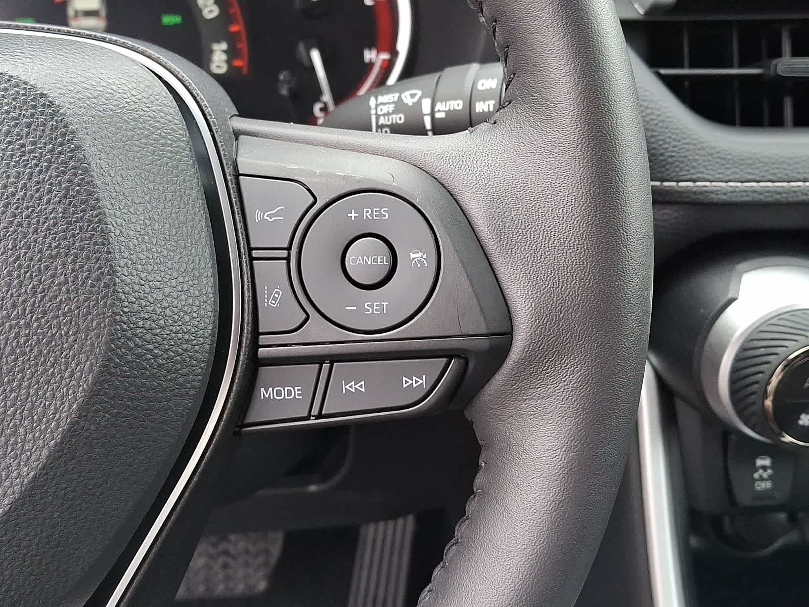 Thumbnail: 2025 Toyota RAV4 - 25