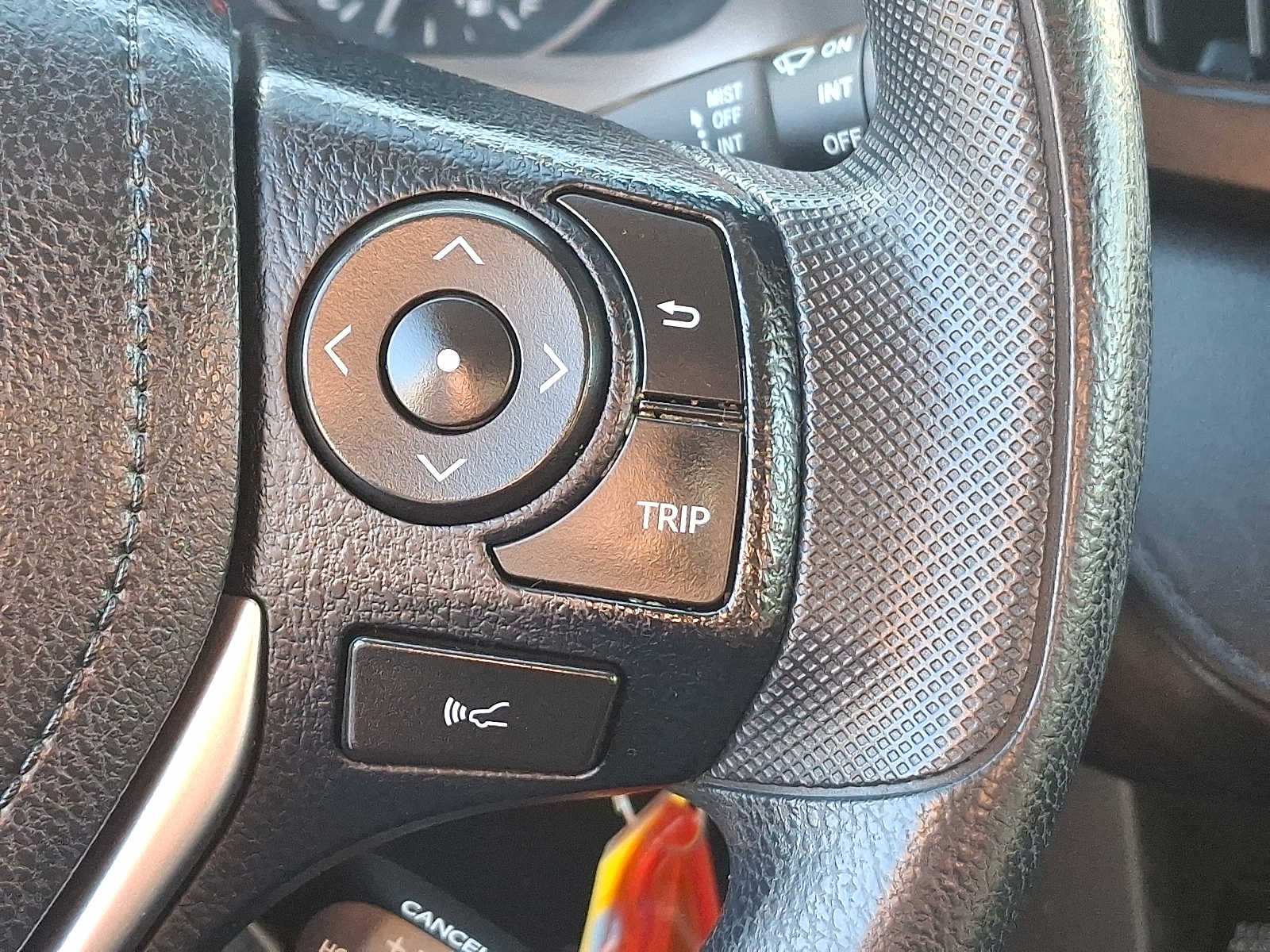 Thumbnail: 2018 Toyota RAV4 - 23