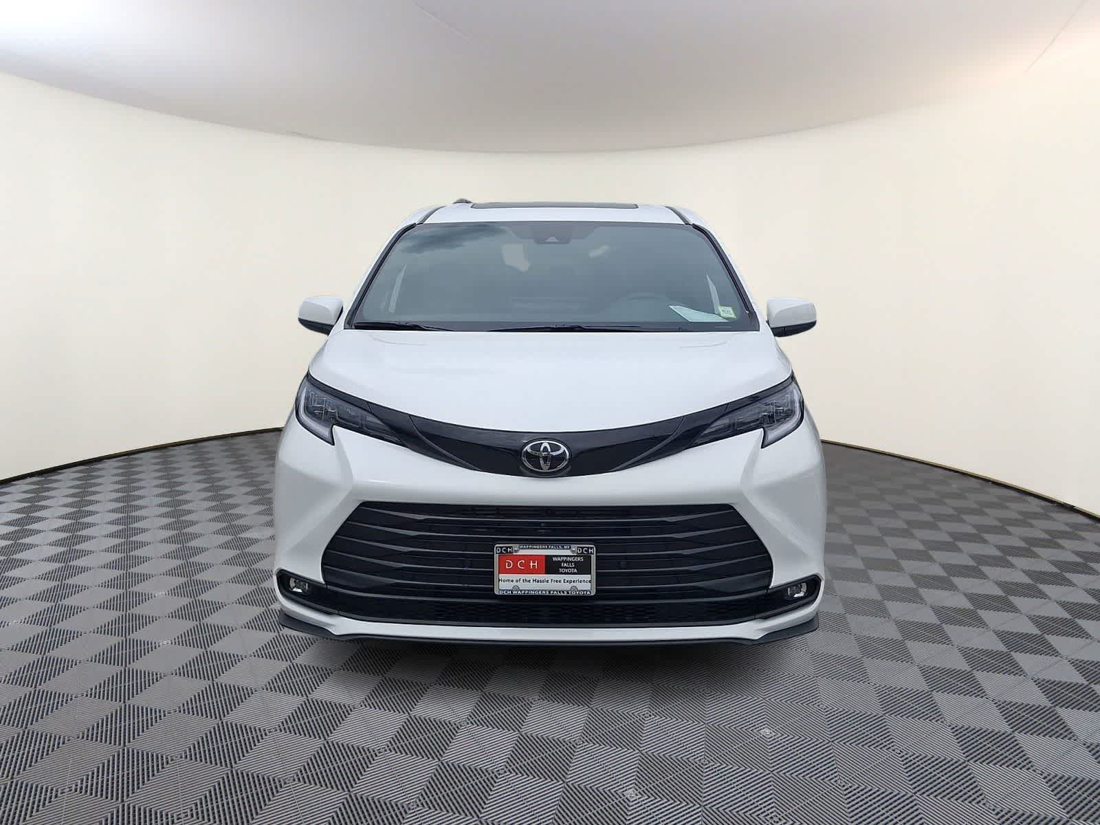 Thumbnail: 2026 Toyota Sienna - 2