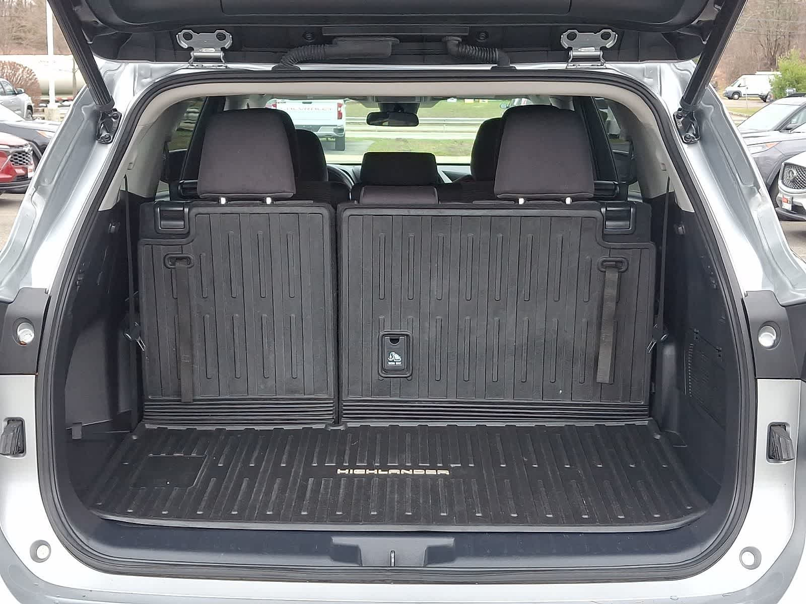 Thumbnail: 2023 Toyota Highlander - 30