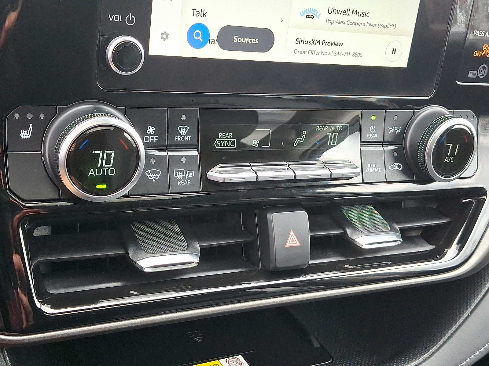 Thumbnail: 2023 Toyota Highlander - 21