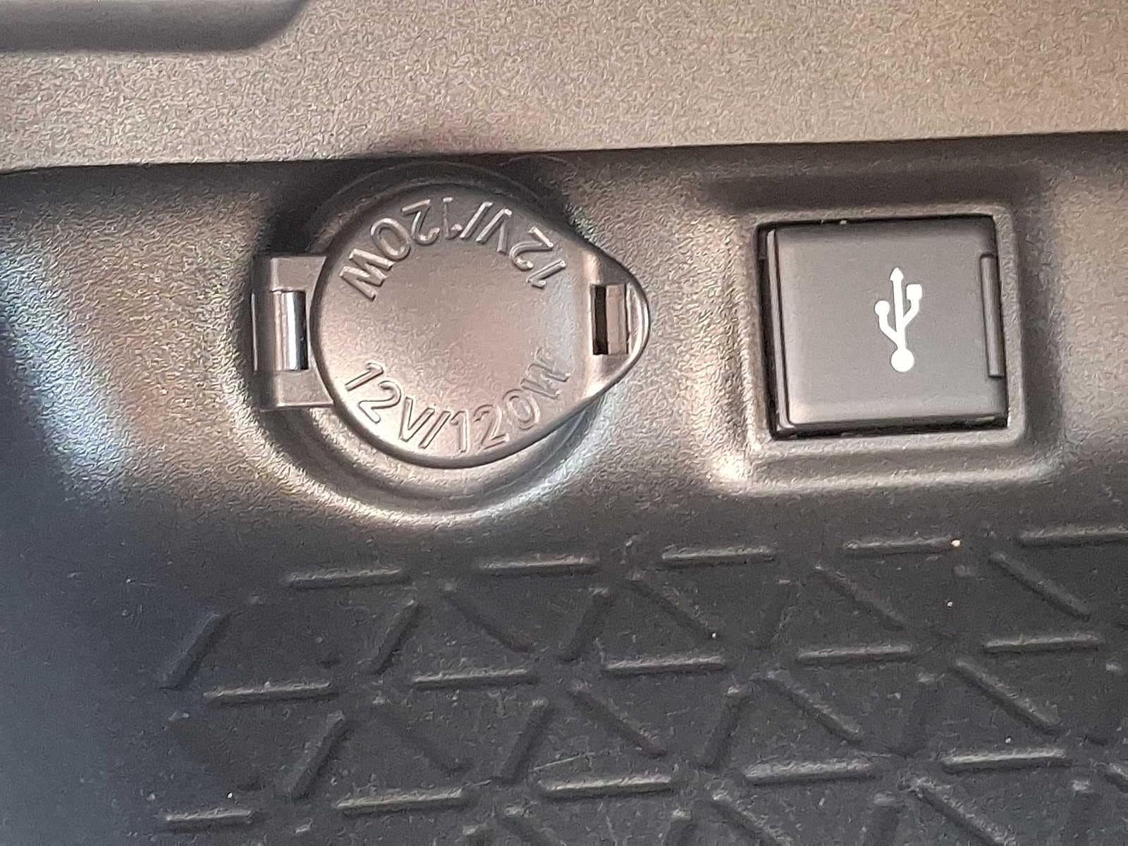 Thumbnail: 2021 Toyota RAV4 - 25