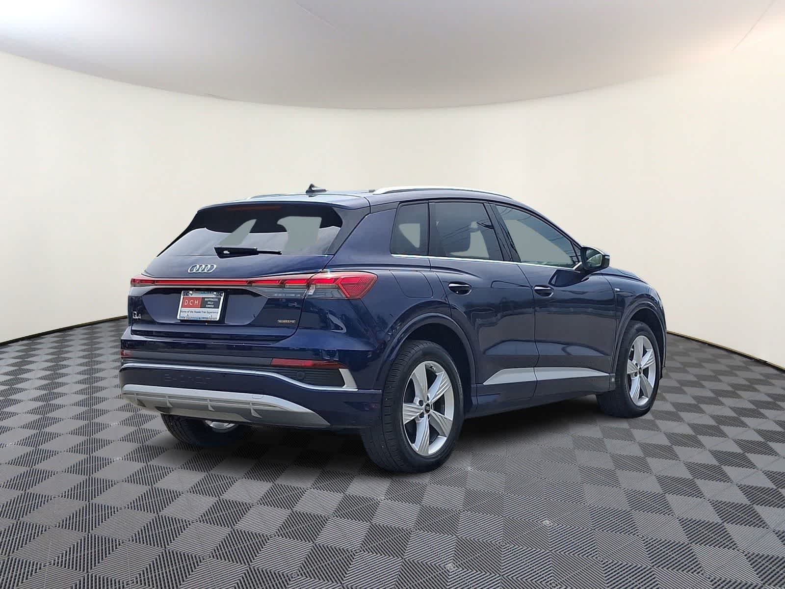 Thumbnail: 2023 Audi Q4 e-tron - 5