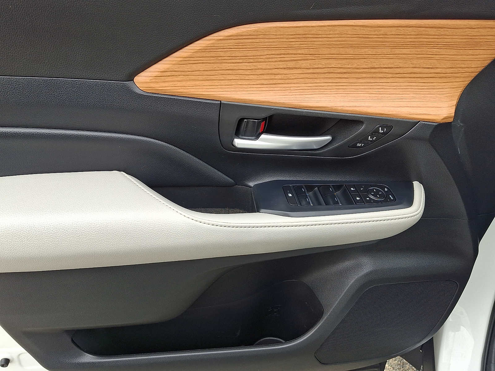 Thumbnail: 2024 Toyota Grand Highlander - 17