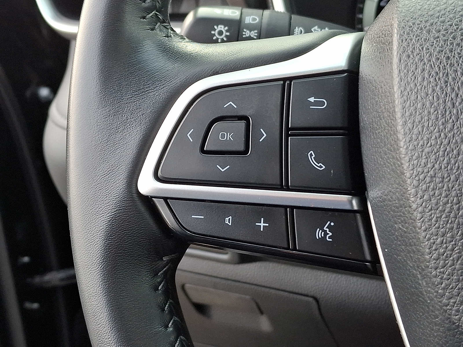 Thumbnail: 2023 Toyota Highlander - 26