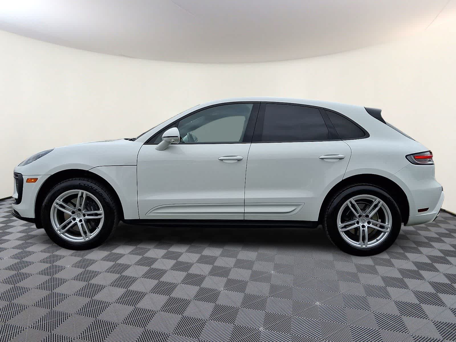Thumbnail: 2022 Porsche Macan - 8