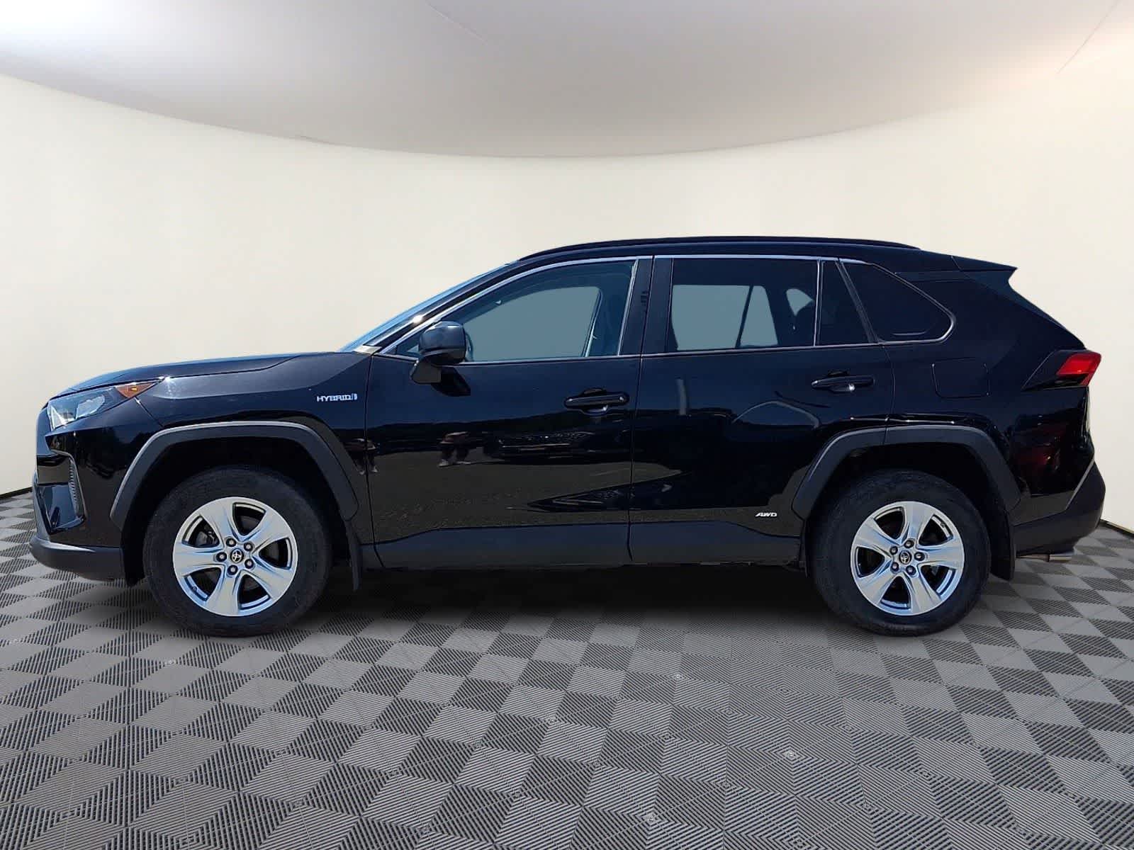 Thumbnail: 2021 Toyota RAV4 - 10