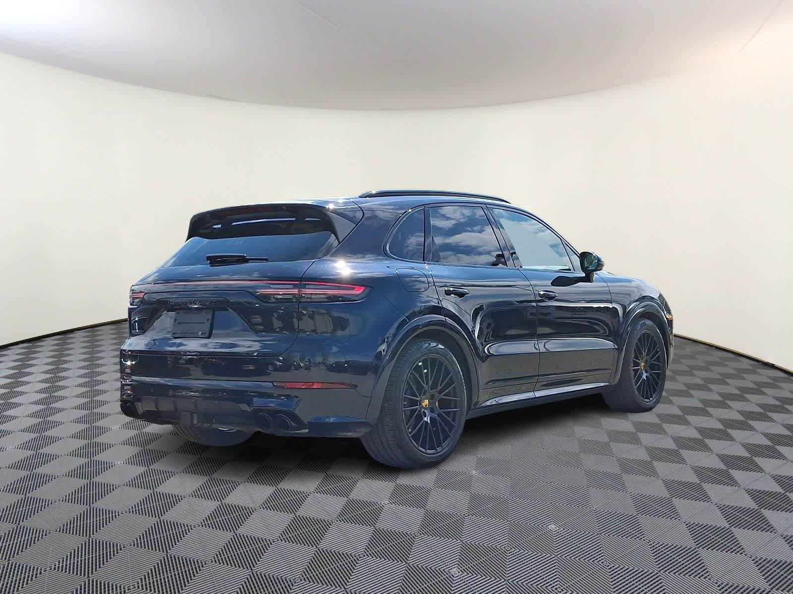 Thumbnail: 2021 Porsche Cayenne - 5