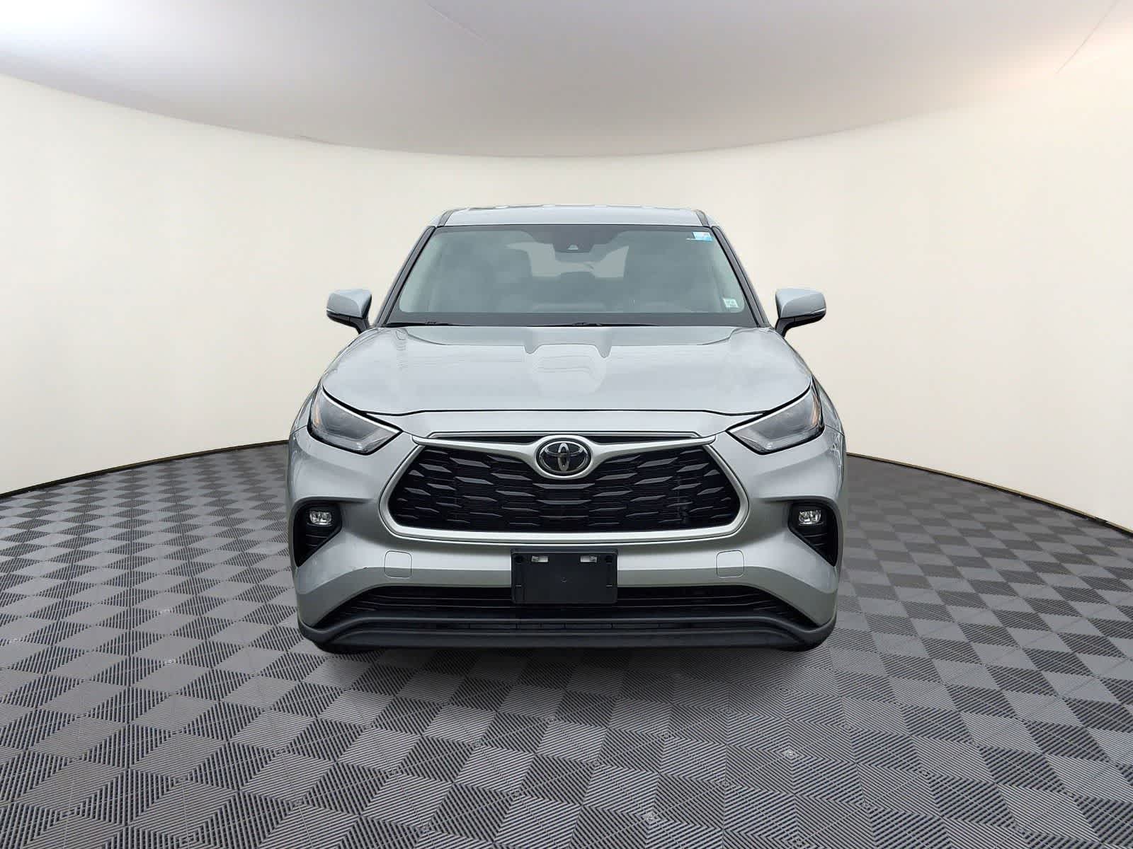 Thumbnail: 2023 Toyota Highlander - 3