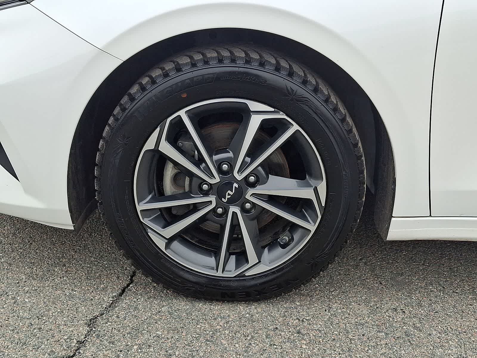 Thumbnail: 2023 Kia Forte - 9