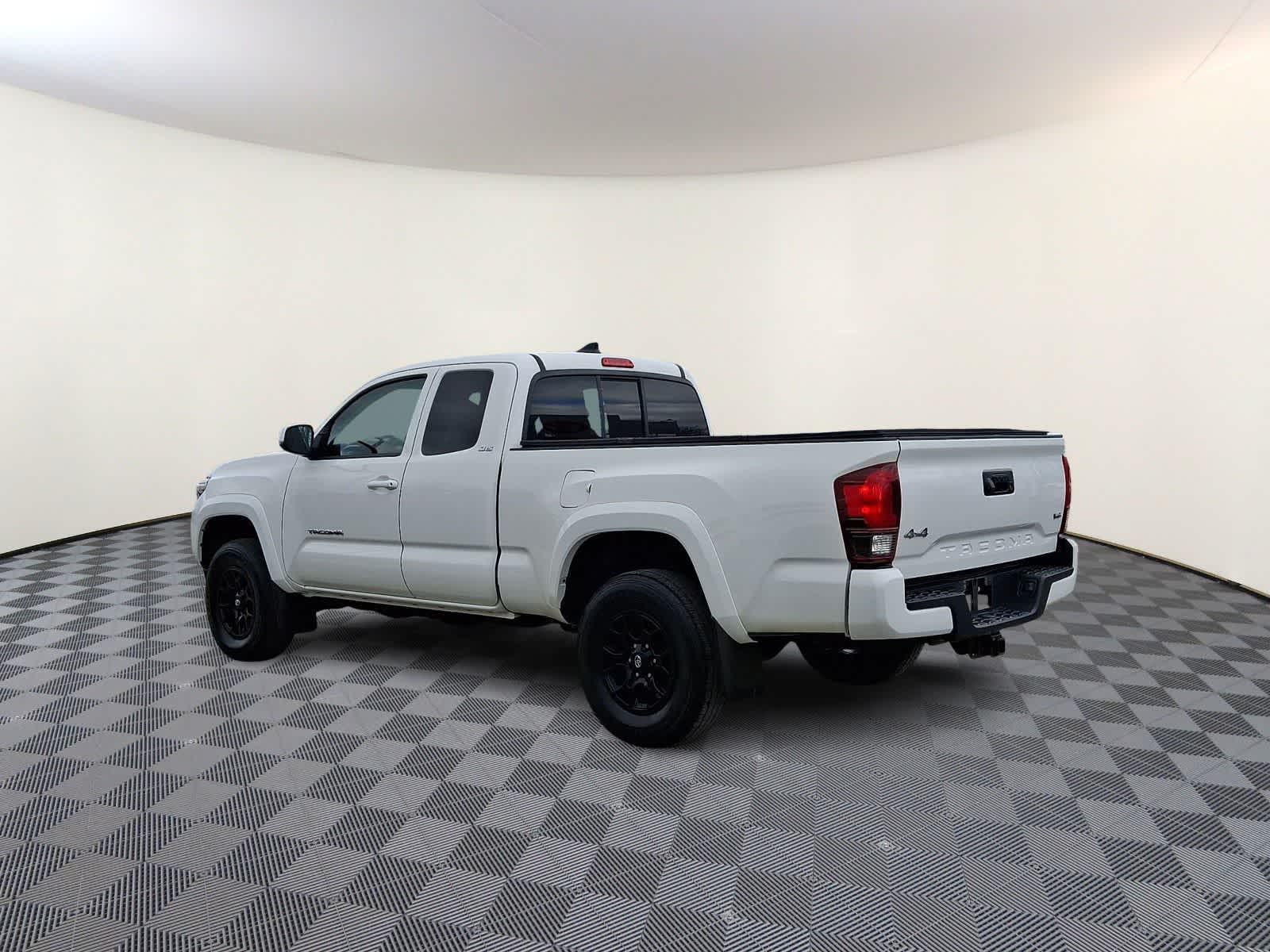 Thumbnail: 2022 Toyota Tacoma - 9