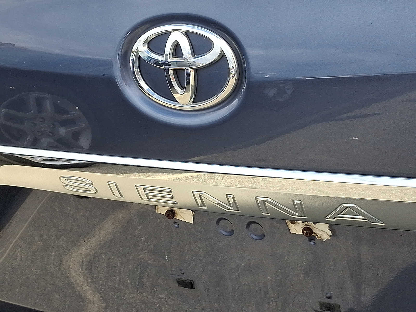 Thumbnail: 2013 Toyota Sienna - 34